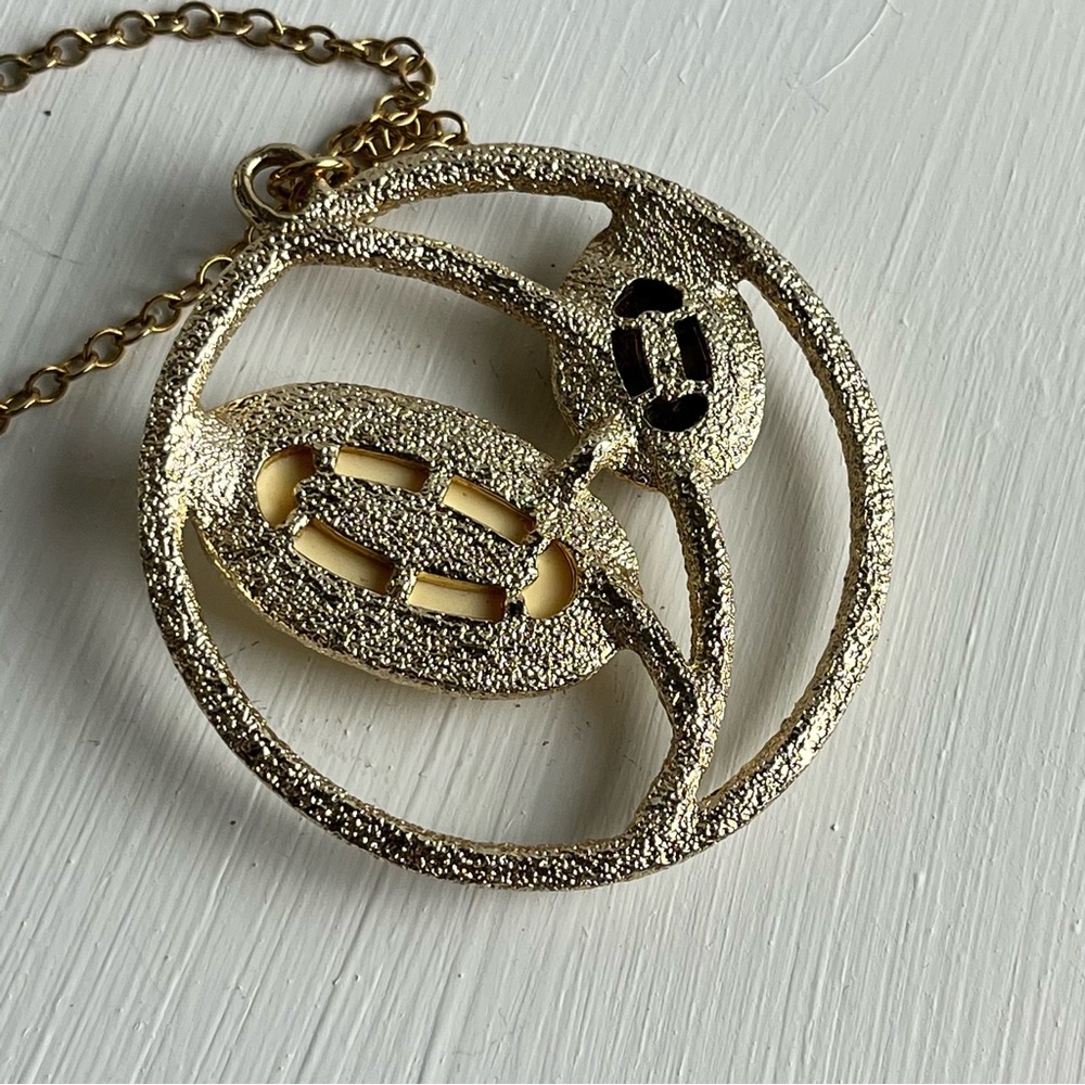 Vintage 1970’s Sarah Coventry Signed Desert Flower Pendant Necklace - Picture 6 of 16